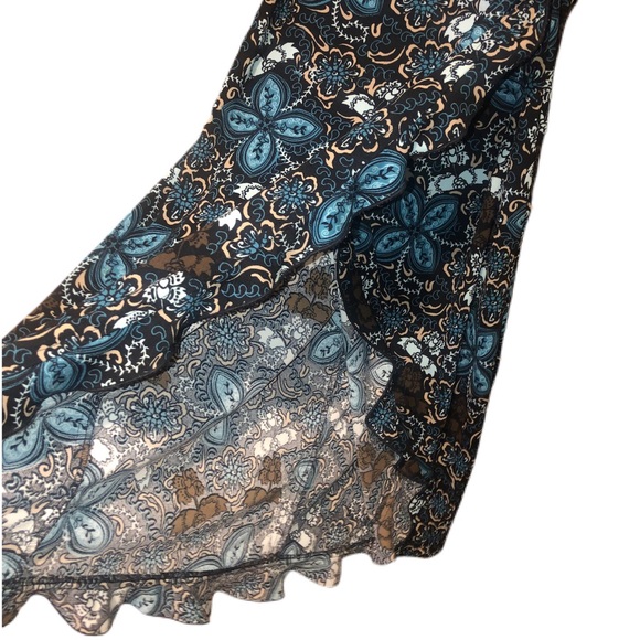 Gorgeous form fitting slimming dress - Picture 2 of 4